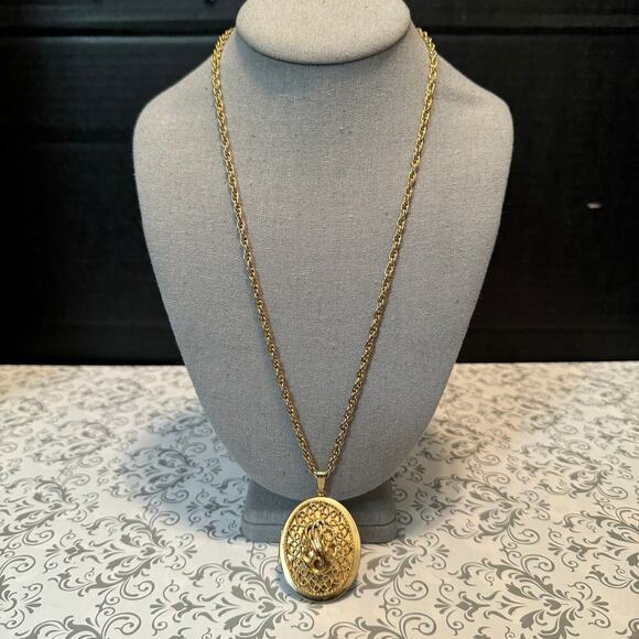 Locket by Sarah Coventry Vintage Goldtone Chain on Pendant With Hang Tag - Picture 3 of 8